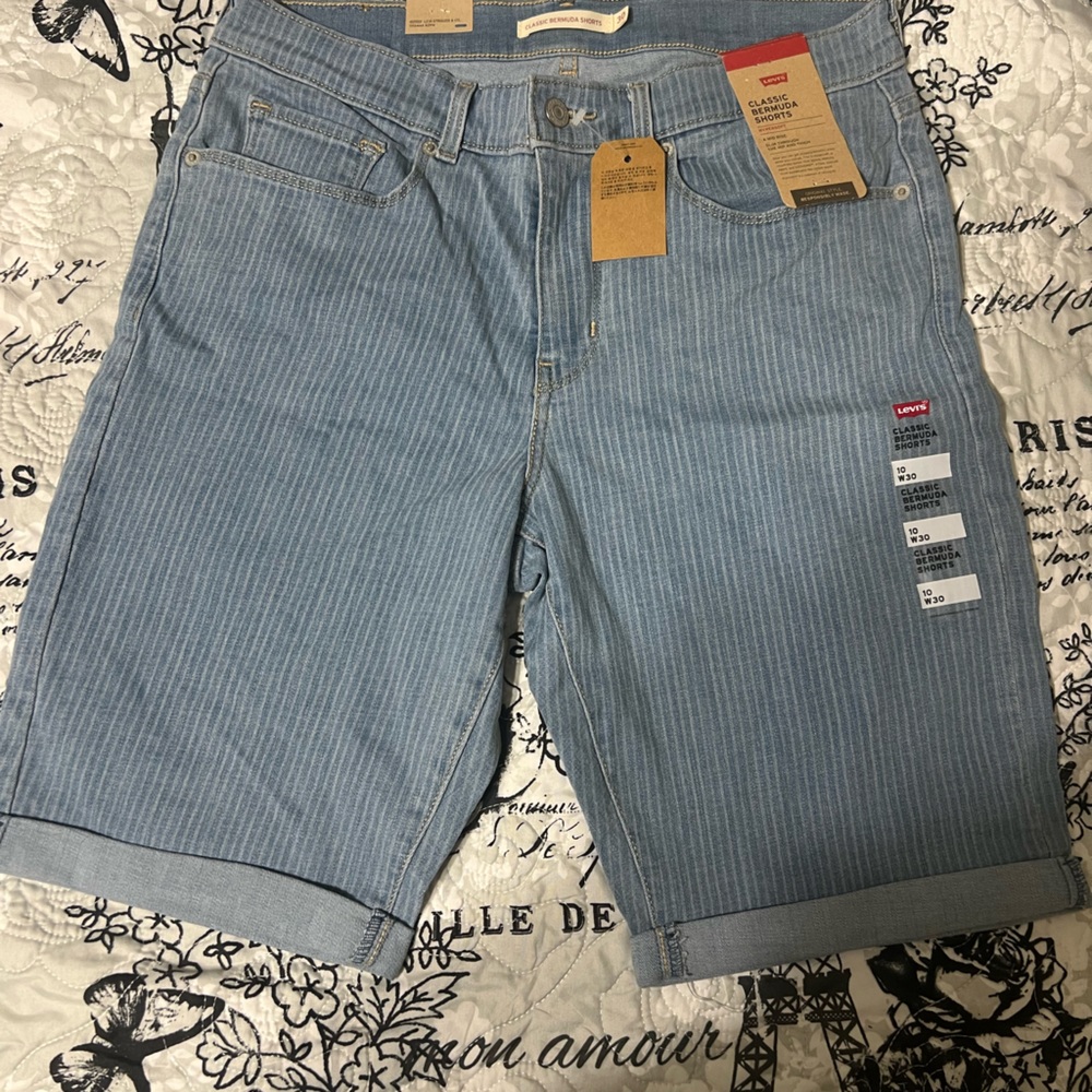 NWT Levi Shorts